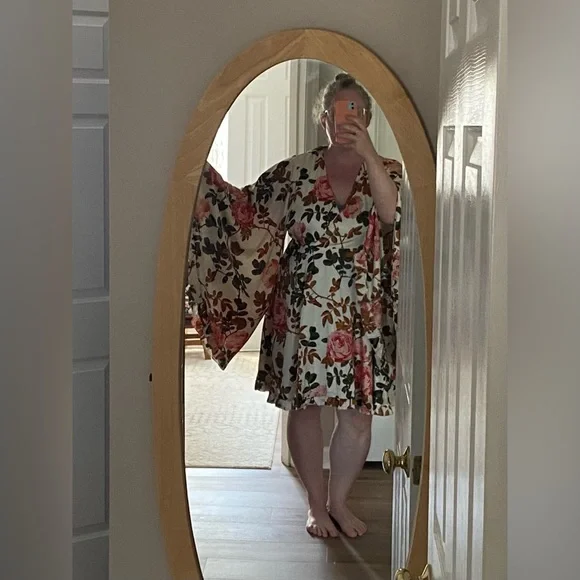 Butterfly Sleeve Plus Dress - Picture 2 of 3